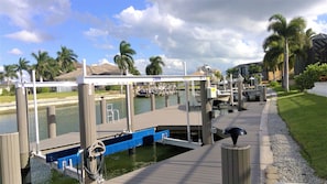Extra boat lift, must email with weight and length of boat for access.