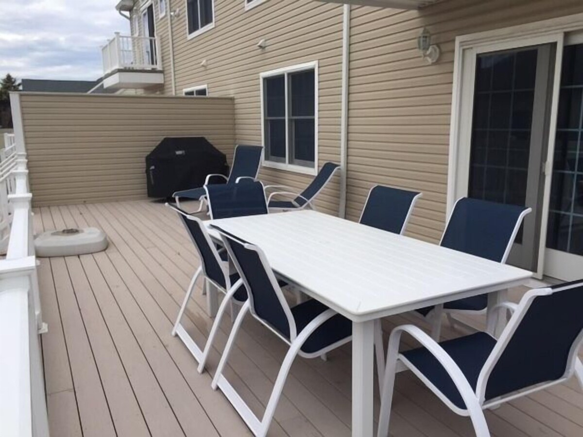 Breath Taking 4 Bedoom 3 Bathroom Spacious Duplex