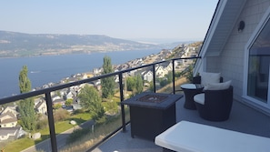 Upper Deck—Kelowna Vacation-Okanagan Lake views. Soak Sun, Sip Drink and Relax