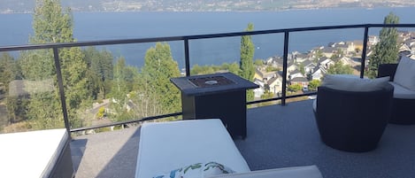 Upper Deck—Stunning Okanagan Lake Views—Vacation Cottage Kelowna BC