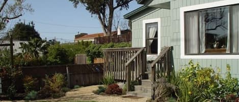 Your retreat in Santa Cruz at 547 14th Avenue