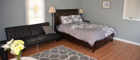 Upstairs Bedroom with Queen Bed and Futon