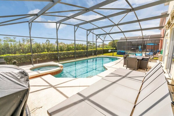 Large family friendly pool and hot tub.