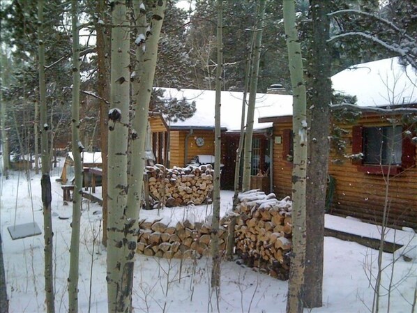 Welcome to Our Cozy Mountain Cabin!