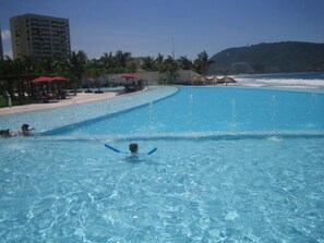 Infinity pool