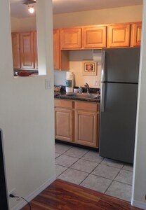 Beautiful 2 bedroom / 1 bath. Close to Beaches!