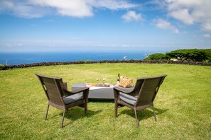 Take your pupus (hors d'oeuvres) and drinks to the lawn at sunset!