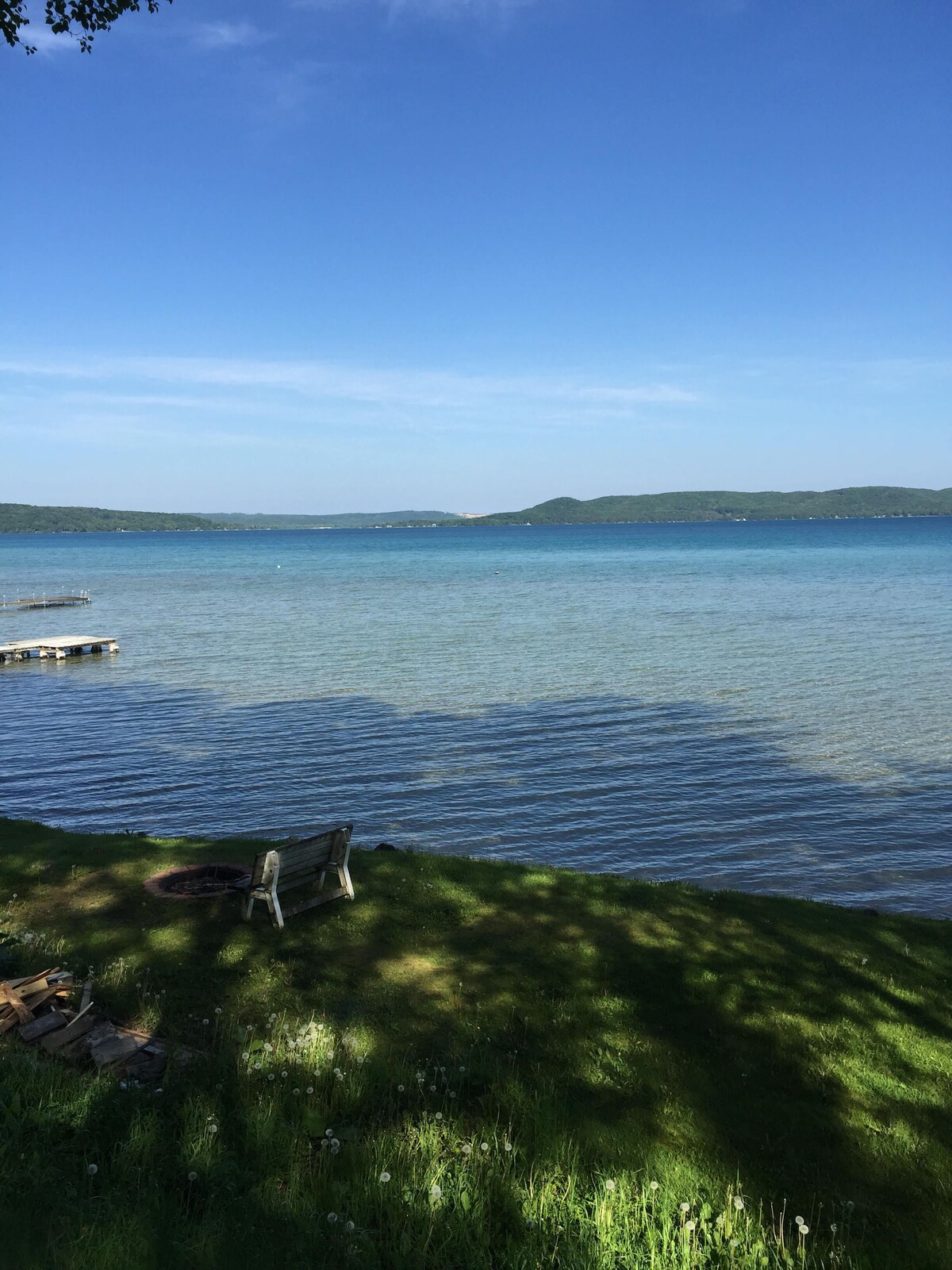 Affordable cottage on Big Glen Lake! Pets OK. 3 day min after Labor Day.