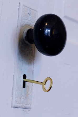 Unclassified image, 2 of 16, button