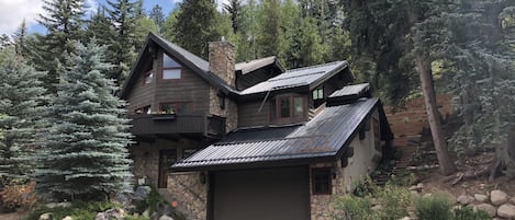 Highline Mountain Retreat Exterior