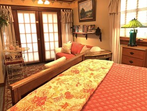 Arcata Stay's Rose Court Cottage main room and sumptuous queen bed.