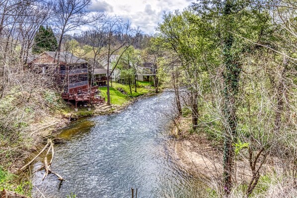 Pigeon Forge Chalet "Whispering River" - Overlooking the Little Pigeon River