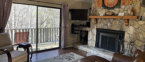 Living Room w/Fireplace, Flat  Screen TV & Sliding Doors Onto Deck