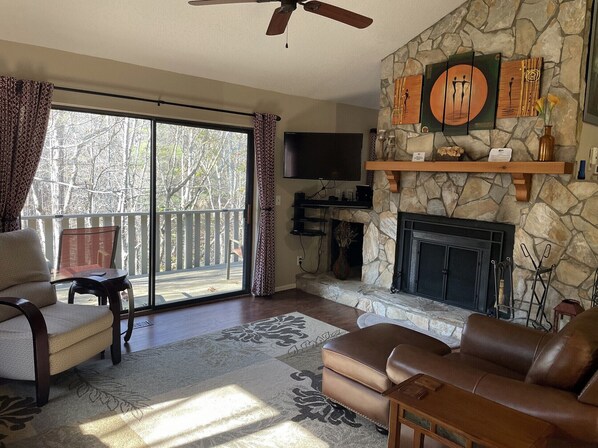 Living Room w/Fireplace, Flat  Screen TV & Sliding Doors Onto Deck