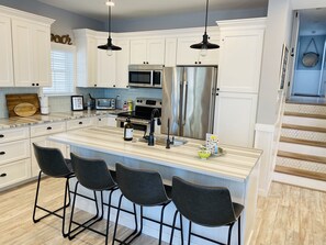 Beautiful kitchen area with Bosch appliances 