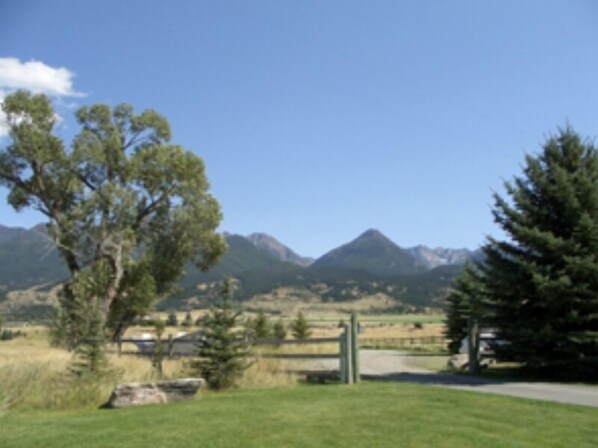 Entry to Riverhouse on the Yellowstone