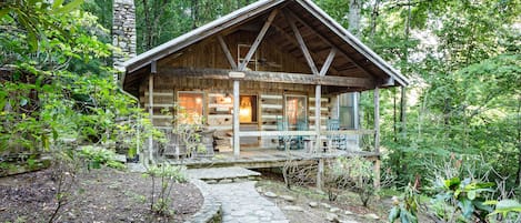 The Graves Cabin front view with rocking chair porch.