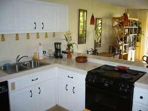 Kitchen with breakfast bar