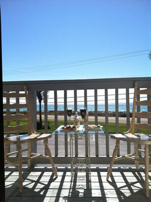 Enjoy breakfast on the balcony overlooking the beautiful beach