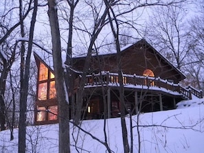 The Galena Log Home, Galena IL - Vacation Rental Home