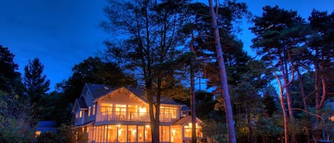 Ventura Pines Cottage at dusk