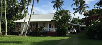 Newly renovated piece of paradise.  Experience Old Hawaii at its best.