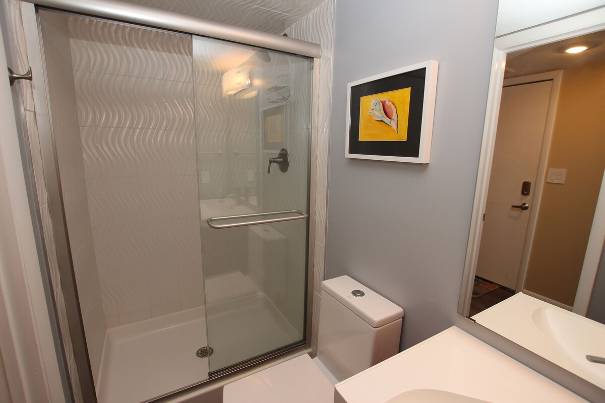 WaveHi! — Oceanfront! Wave Hi To The Surf From Your Private Deck!