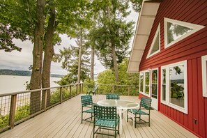 Dine al fresco on the expansive deck!