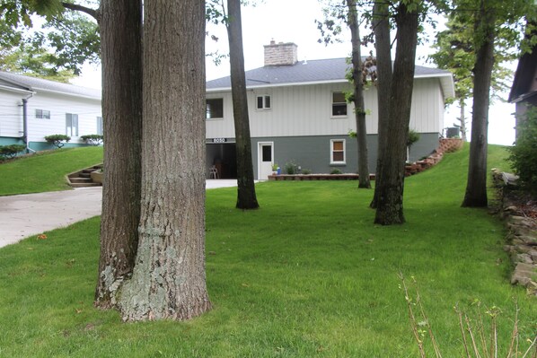 View of home from driveway
