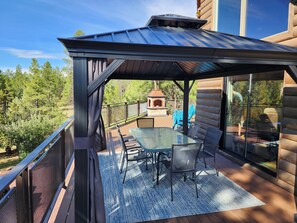 Large deck to enjoy meals, lounging and wildlife watching.