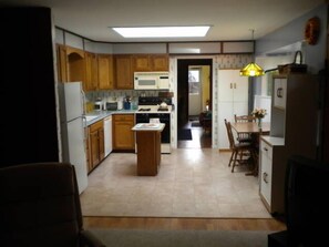 Kitchen/Breakfast Nook