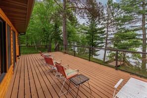 Beautiful refurbished deck (2018) with glass panels for an unobstructed view.
