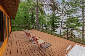 Beautiful refurbished deck (2018) with glass panels for an unobstructed view.
