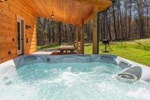 Huge 7 person hottub