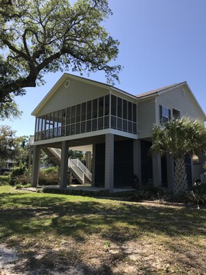 Exterior 3