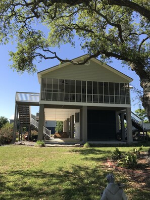Exterior 4