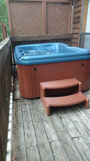 Brand new, private hot tub