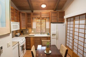 Kitchen / Dining Area