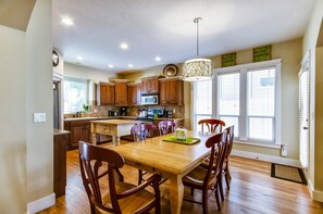 Eating area and kitchen, table seats up to 10 w/extra leaf