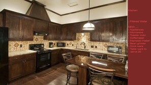 Kitchen - New Appliances , Granite Counters, Seats 4