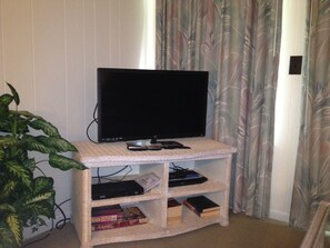 32' High Definition TV; Comcast Cable Service