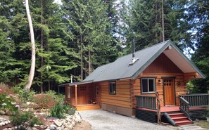 Back up to the side deck for easy unloading into the laundry/mudroom.