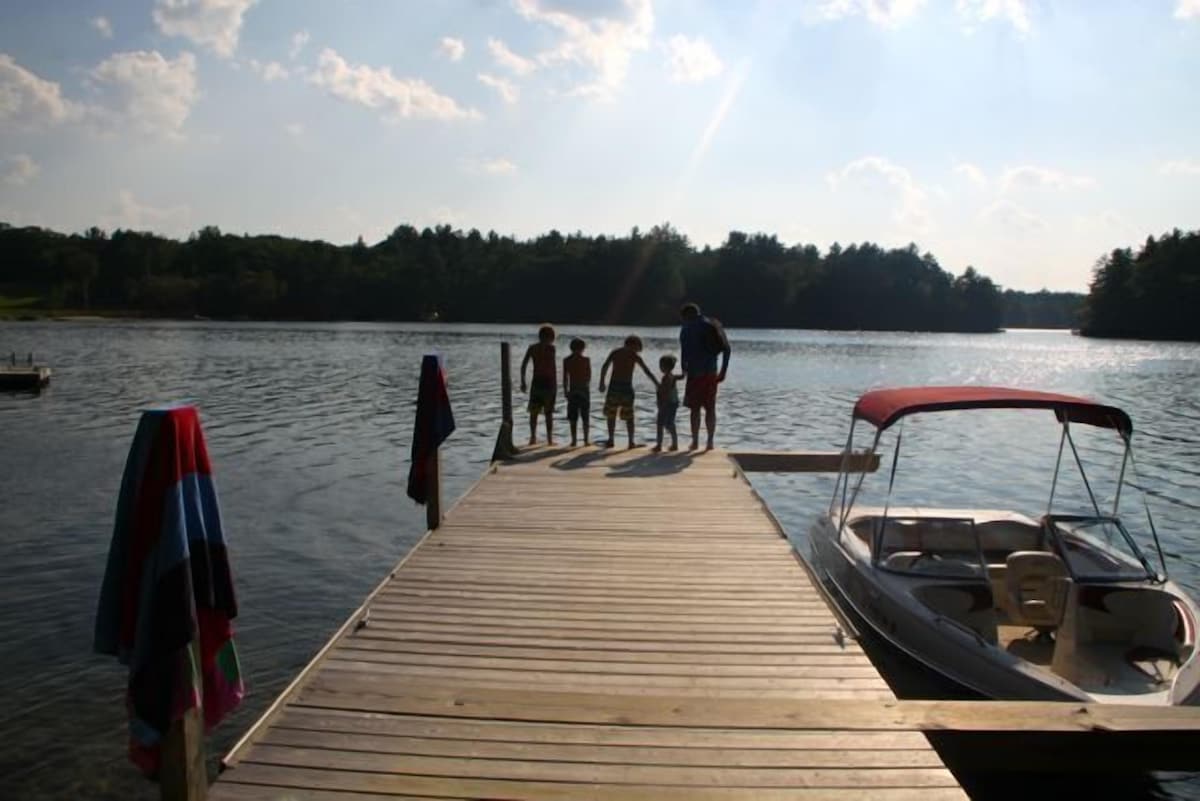 Spectacular Squam Lake, NH 6 BR House with tennis court, dock and beach