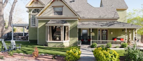 Entry and Front Porch to the beautiful Whitehead Home 