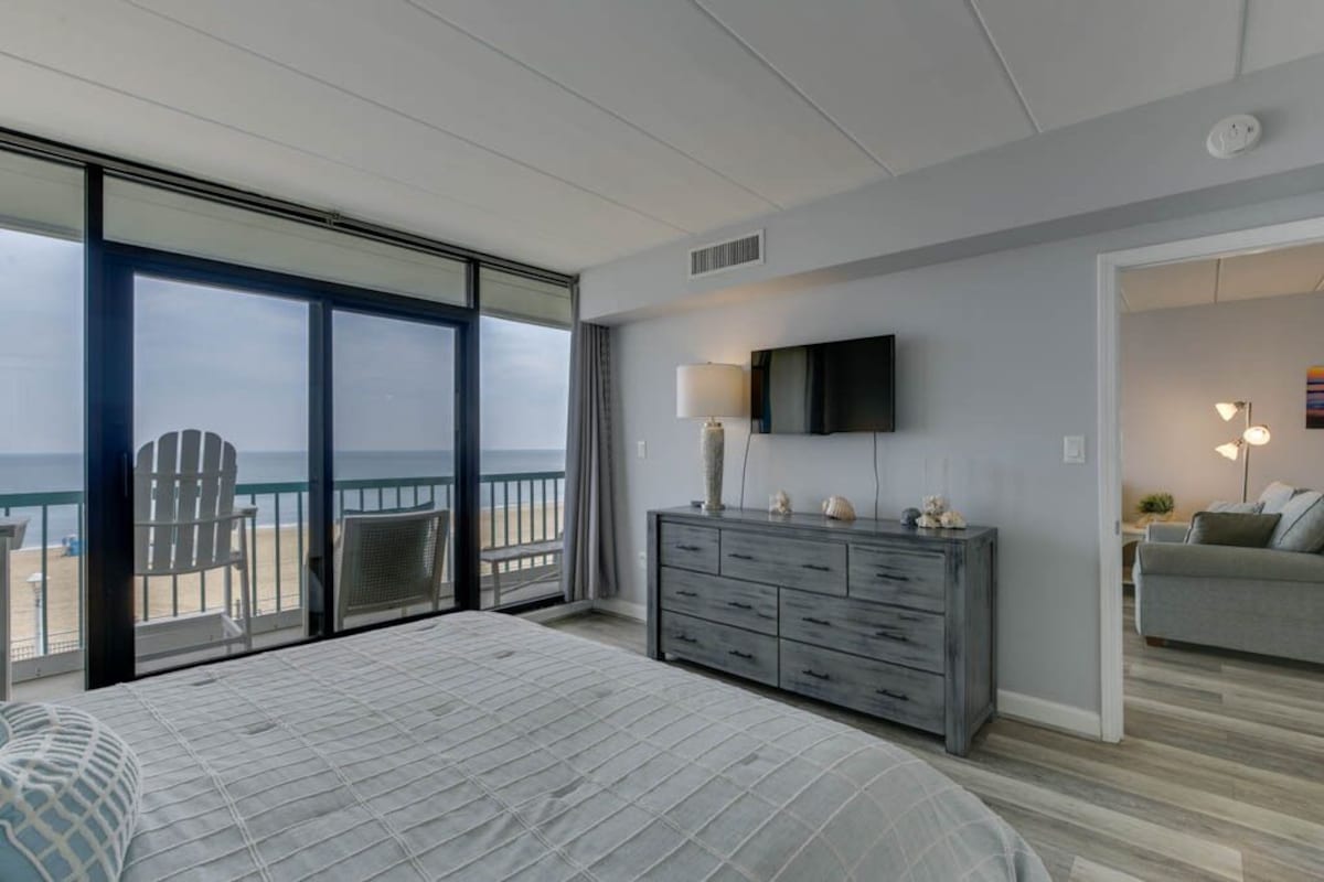 Stunning Oceanfront 3rd Floor Condo with Panoramic Views!