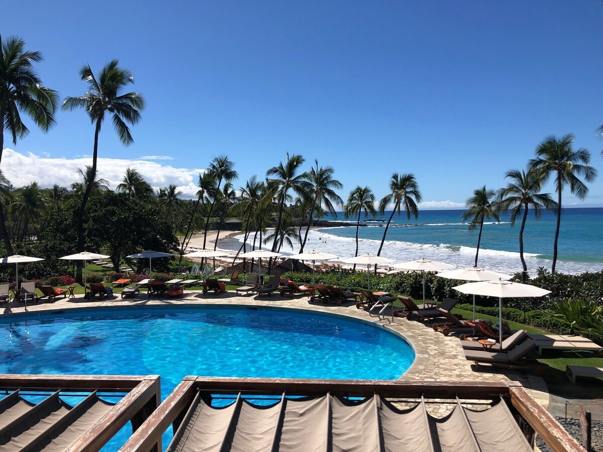 Uninterrupted Sunset, Ocean and Golf Course Views from our Lanai and Interior