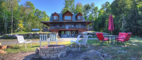 A Great Spot for An Outdoor Bar -be- cue!