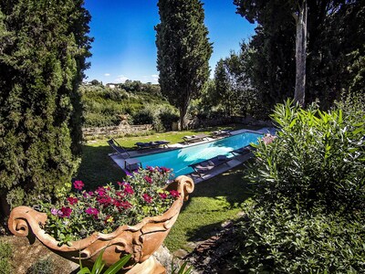 ONE MILE FROM HEART OF HISTORIC FLORENCE, STUNNING 5BD-5BA VILLA W/ HEATED POOL!