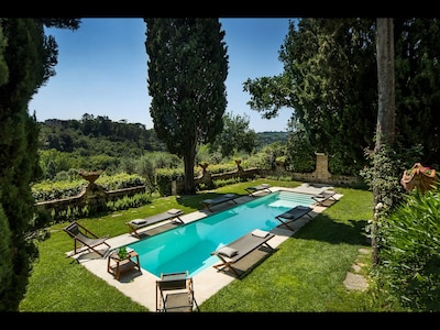 ONE MILE FROM HEART OF HISTORIC FLORENCE, STUNNING 5BD-5BA VILLA W/ HEATED POOL!