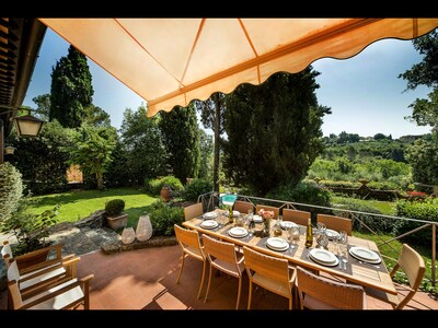 ONE MILE FROM HEART OF HISTORIC FLORENCE, STUNNING 5BD-5BA VILLA W/ HEATED POOL!
